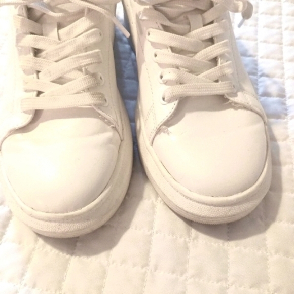 Time and Tru White Sneakers - Picture 4 of 8